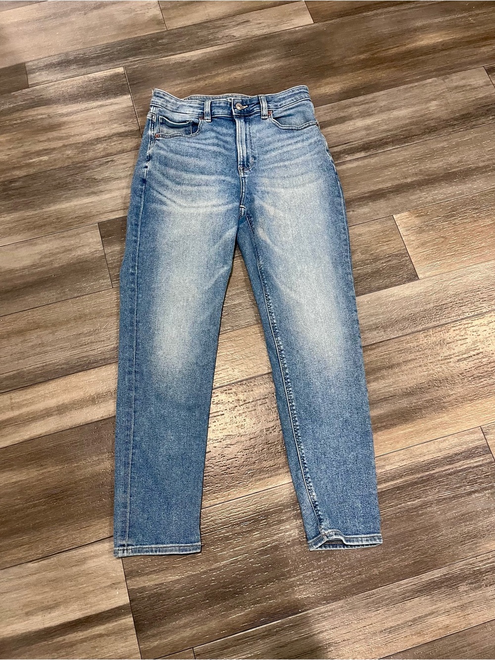 American Eagle Jeans size 6 light wash straight leg